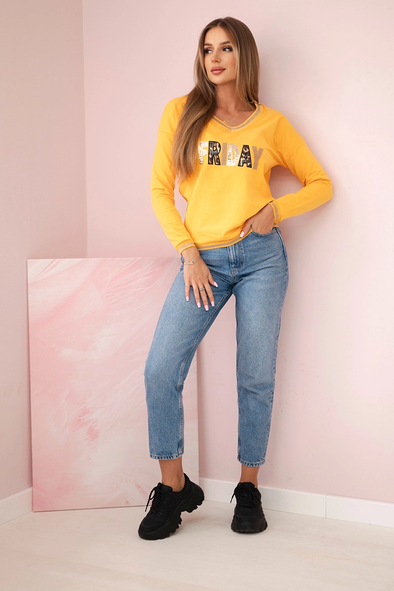Bluza damska z napisem z cekinami musztardowa 3 Bluza damska z napisem z cekinami musztardowa - obrazek 3