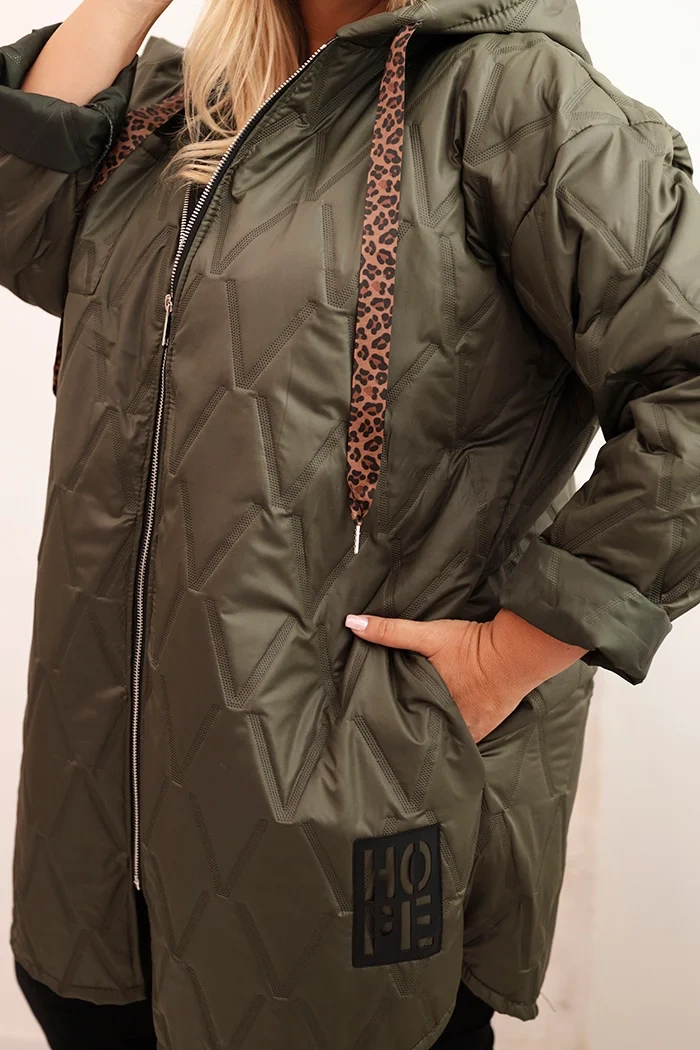 Kurtka damska Plus Size pikowana z kapturem i napisem HOPE khaki 4 Kurtka damska Plus Size pikowana z kapturem i napisem HOPE khaki - obrazek 4