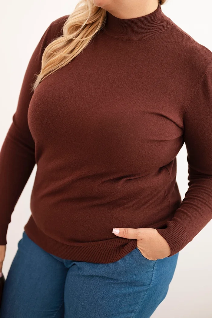 Sweter damski Plus Size z wiskozy z golfem brązowy 4 Sweter damski Plus Size z wiskozy z golfem brązowy - obrazek 4