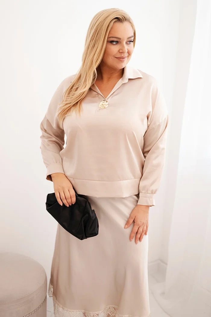 Komplet damska Plus Size z satynowym połyskiem i koronką beżowy 2 Komplet damska Plus Size z satynowym połyskiem i koronką beżowy - obrazek 2
