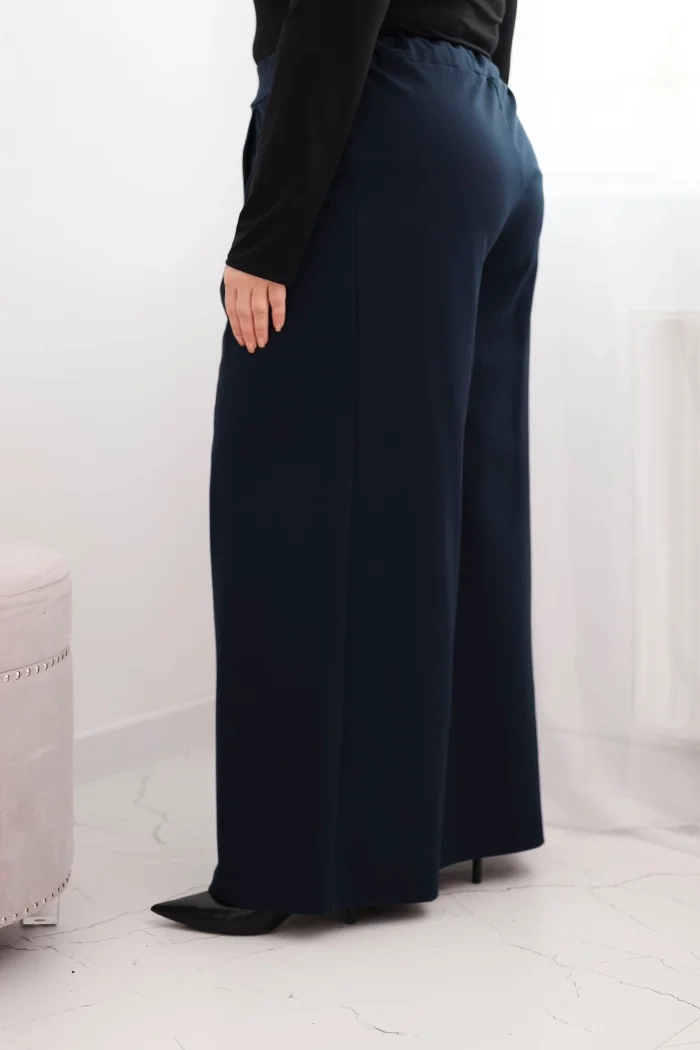 Spodnie damskie Plus Size z szerokimi nogawkami i plisowaniem granatowe 2 Spodnie damskie Plus Size z szerokimi nogawkami i plisowaniem granatowe - obrazek 2