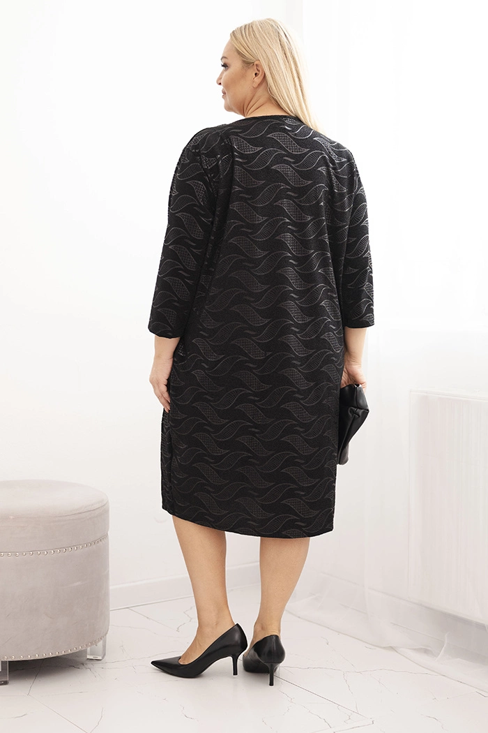 Sukienka damska z żorżety Plus Size z dekoltem V czarna 3 Sukienka damska z żorżety Plus Size z dekoltem V czarna - obrazek 3
