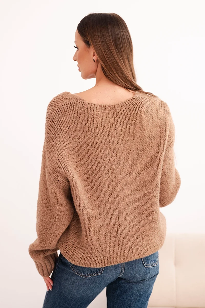 Sweter damski z domieszką wełny z dekoltem V camelowy 3 Sweter damski z domieszką wełny z dekoltem V camelowy - obrazek 3