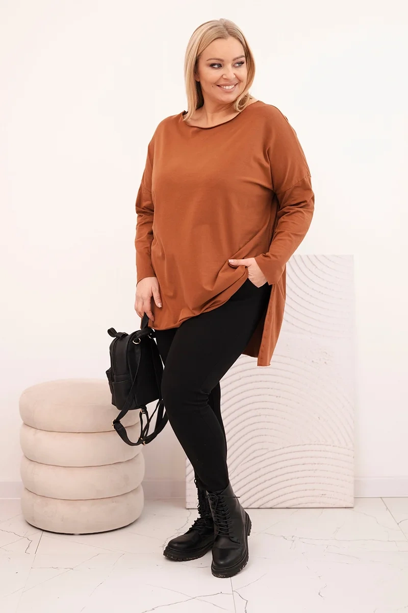 Bluzka damska Plus Size asymetryczna z długim rękawem ciemno camelowa 2 Bluzka damska Plus Size asymetryczna z długim rękawem ciemno camelowa - obrazek 2