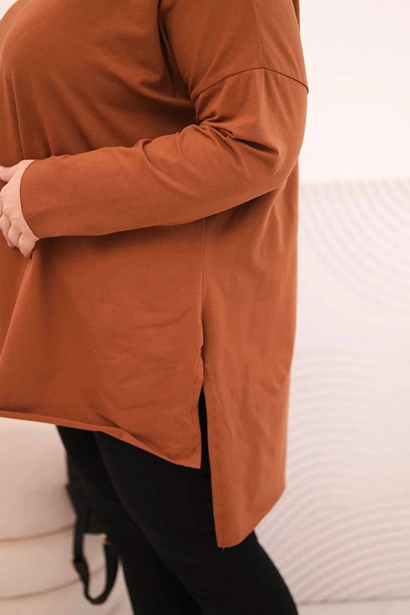 Bluzka damska Plus Size asymetryczna z długim rękawem ciemno camelowa 4 Bluzka damska Plus Size asymetryczna z długim rękawem ciemno camelowa - obrazek 4