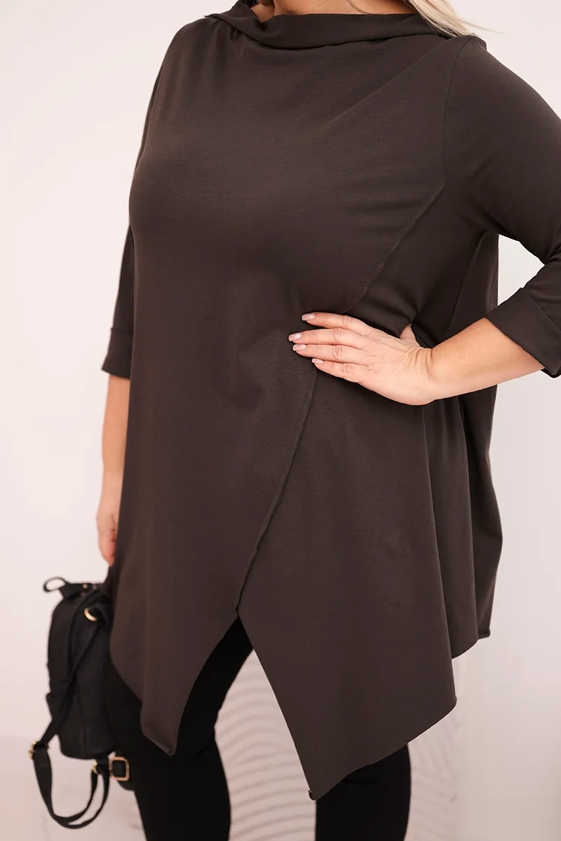 Bluzka damska bawełniana Plus Size asymetryczna z podwijanym rękawem brązowa 4 Bluzka damska bawełniana Plus Size asymetryczna z podwijanym rękawem brązowa - obrazek 4