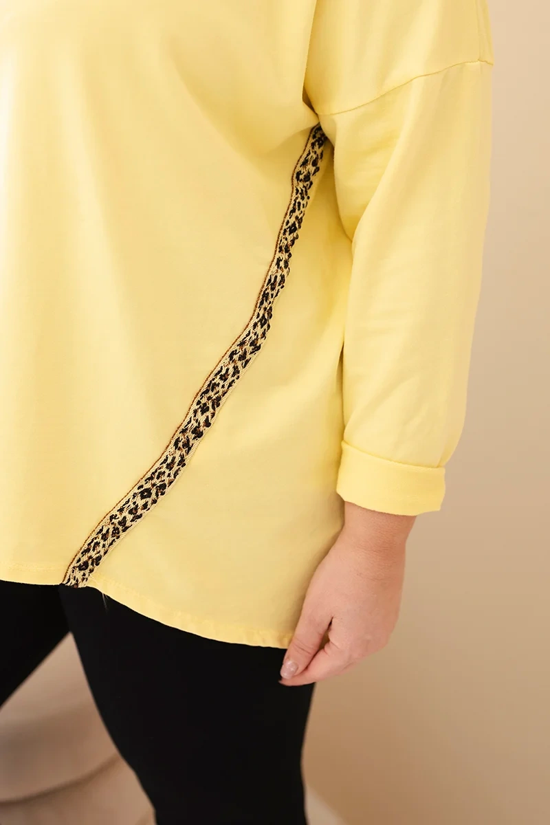 Bluzka damska Plus Size bawełniana z podwijanym rękawem i lampasem w panterkę żółty 4 Bluzka damska Plus Size bawełniana z podwijanym rękawem i lampasem w panterkę żółty - obrazek 4