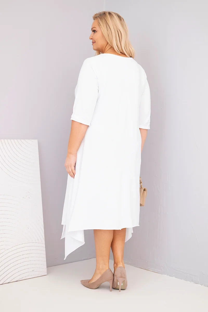 Sukienka damska bawełniana Plus Size z asymetrycznym dołem biała 3 Sukienka damska bawełniana Plus Size z asymetrycznym dołem biała - obrazek 3