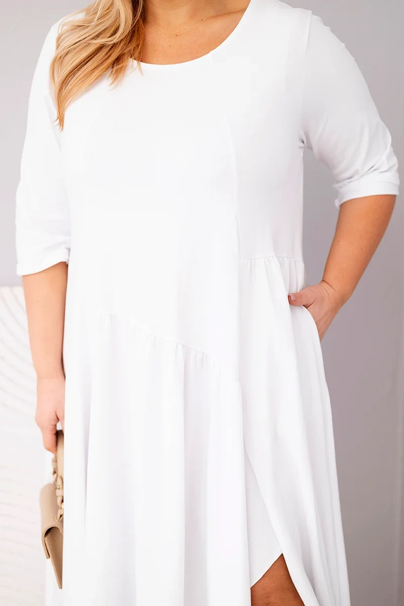 Sukienka damska bawełniana Plus Size z asymetrycznym dołem biała 4 Sukienka damska bawełniana Plus Size z asymetrycznym dołem biała - obrazek 4