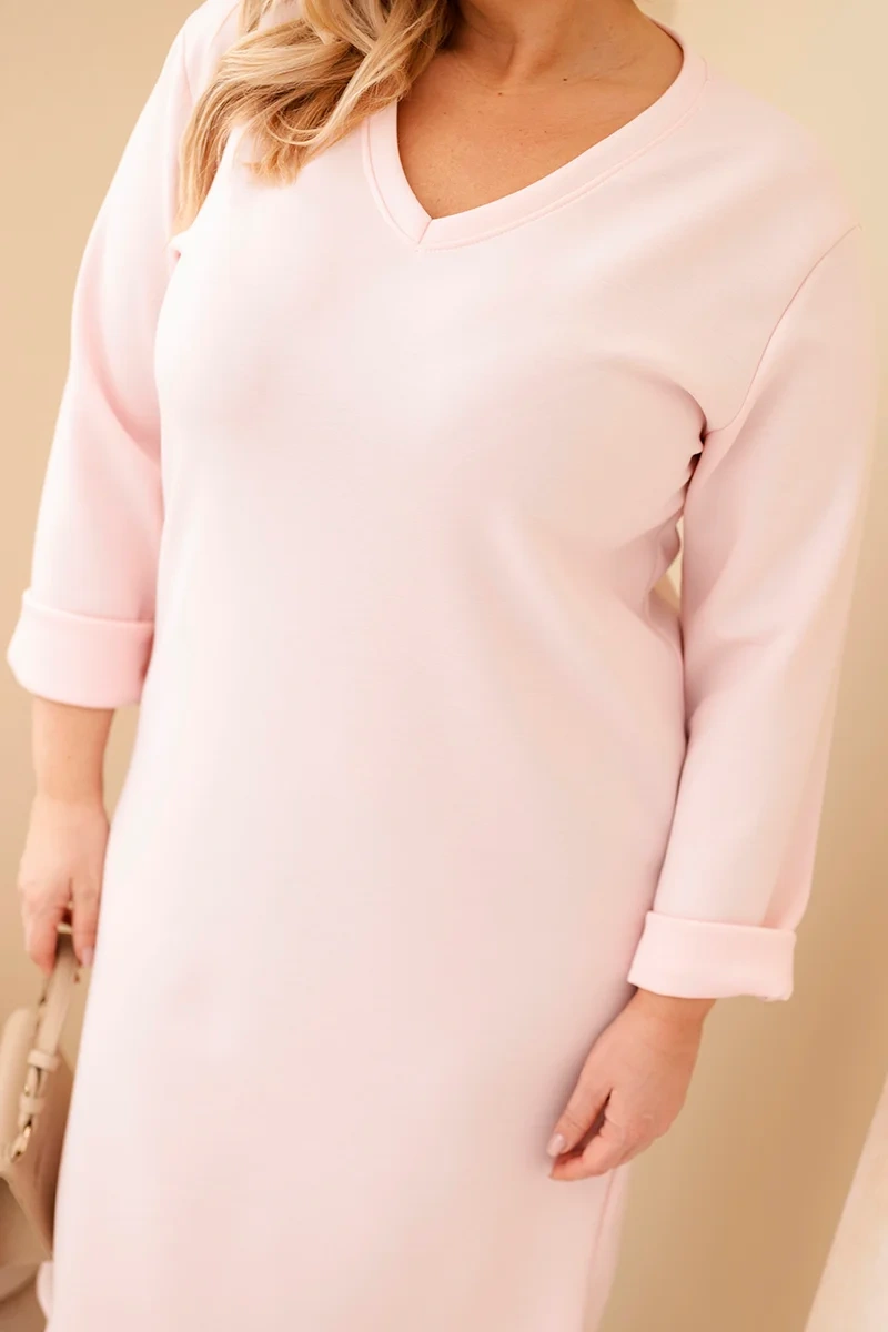 Sukienka damska Plus Size masełkowa z dekoltem V i rękawem pudrowy róż 4 Sukienka damska Plus Size masełkowa z dekoltem V i rękawem pudrowy róż - obrazek 4