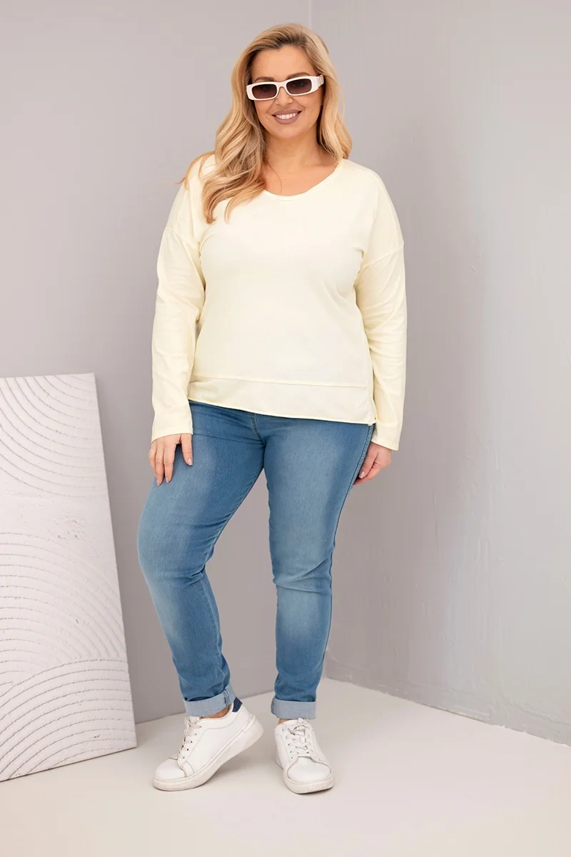 Bluzka damska Plus Size przecierana z dekoltem V i dłuższym tyłem żółta 2 Bluzka damska Plus Size przecierana z dekoltem V i dłuższym tyłem żółta - obrazek 2