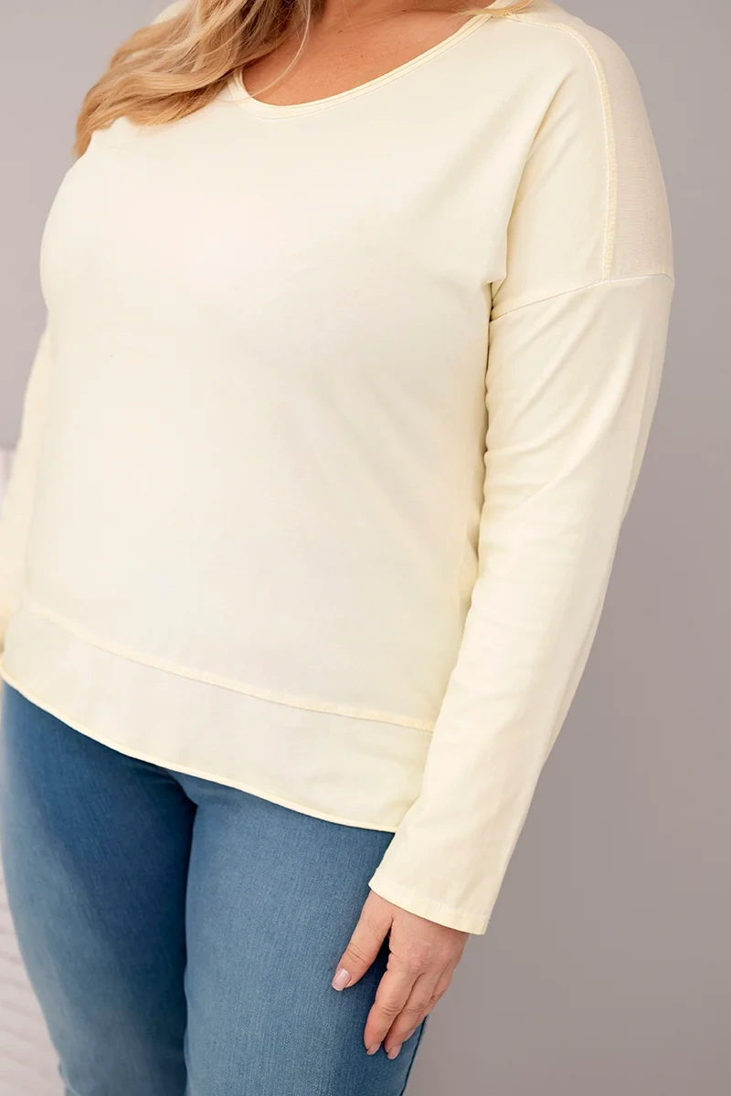 Bluzka damska Plus Size przecierana z dekoltem V i dłuższym tyłem żółta 4 Bluzka damska Plus Size przecierana z dekoltem V i dłuższym tyłem żółta - obrazek 4