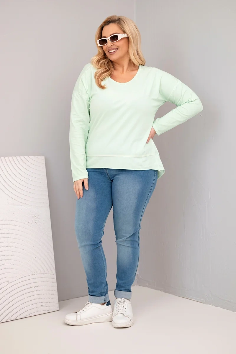 Bluzka damska Plus Size przecierana z dekoltem V i dłuższym tyłem miętowa 2 Bluzka damska Plus Size przecierana z dekoltem V i dłuższym tyłem miętowa - obrazek 2