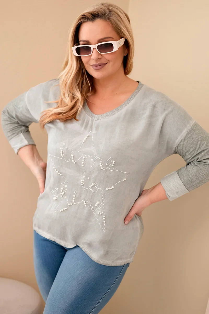 Bluzka damska Plus Size przecierana z napisem i perełkami khaki