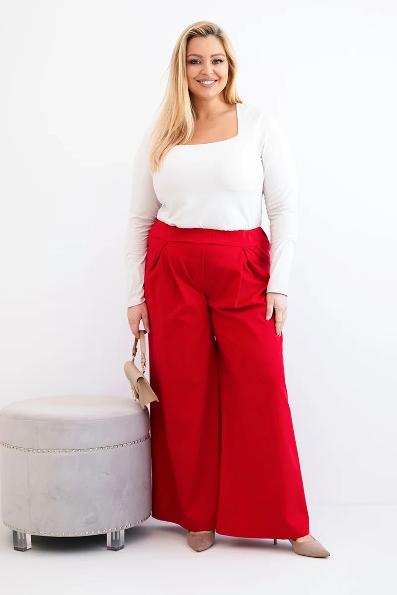 Spodnie damskie Plus Size z szerokimi nogawkami i plisowaniem czerwone 2 Spodnie damskie Plus Size z szerokimi nogawkami i plisowaniem czerwone - obrazek 2