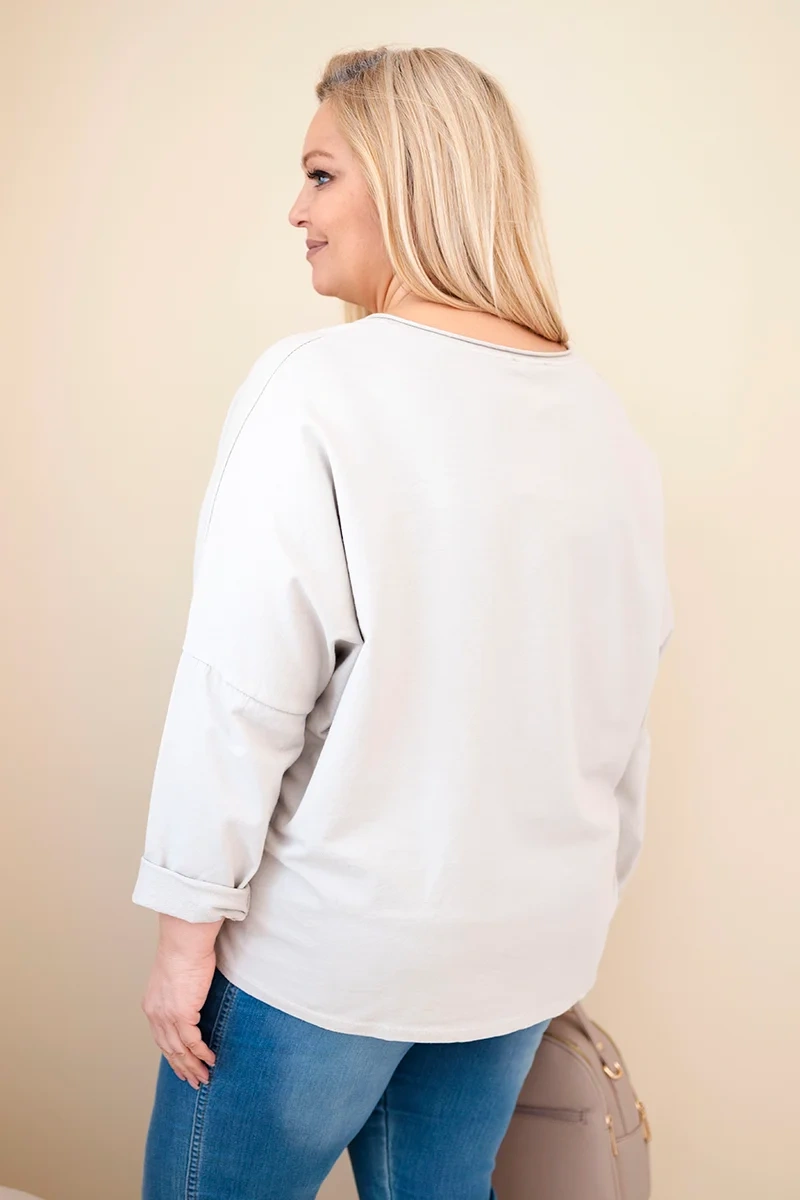 Bluzka damska bawełniana Plus Size z dekoltem V beżowa 4 Bluzka damska bawełniana Plus Size z dekoltem V beżowa - obrazek 4