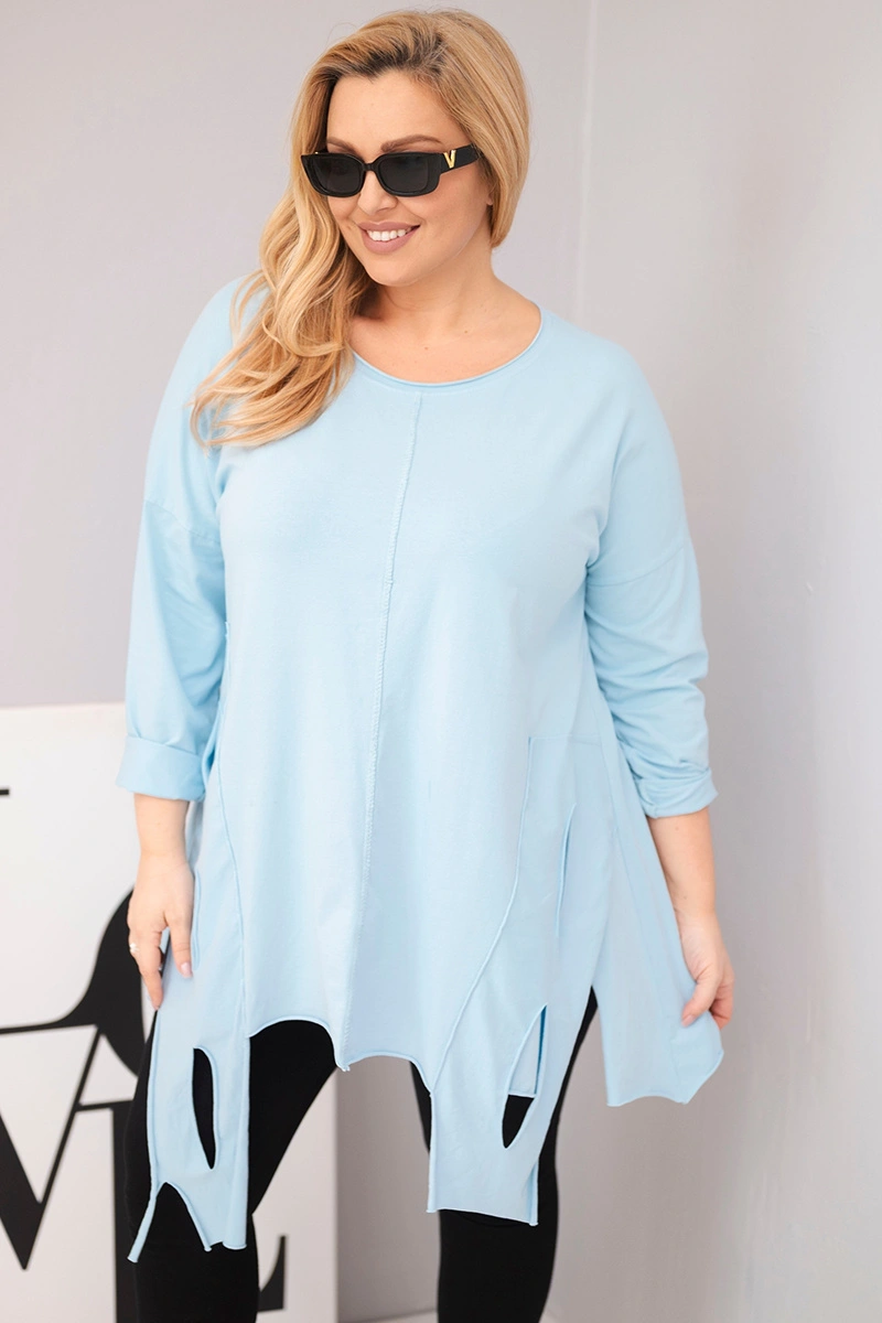 Bluzka damska bawełniana Plus Size z asymetrycznym dołem i wycięciami niebieska