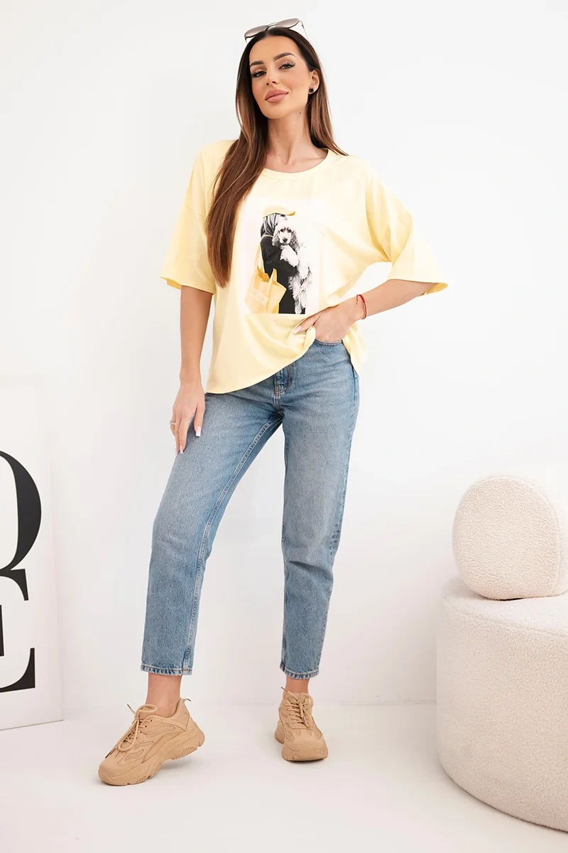 Bluzka damska bawełniana oversize z krótkim rękawem i modnym nadrukiem żółta 2 Bluzka damska bawełniana oversize z krótkim rękawem i modnym nadrukiem żółta - obrazek 2