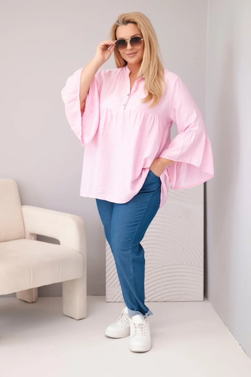 Bluzka damska wiskozowa Plus Size z falbaniastym rękawem i dekoltem V cukierkowy róż 2 Bluzka damska wiskozowa Plus Size z falbaniastym rękawem i dekoltem V cukierkowy róż - obrazek 2