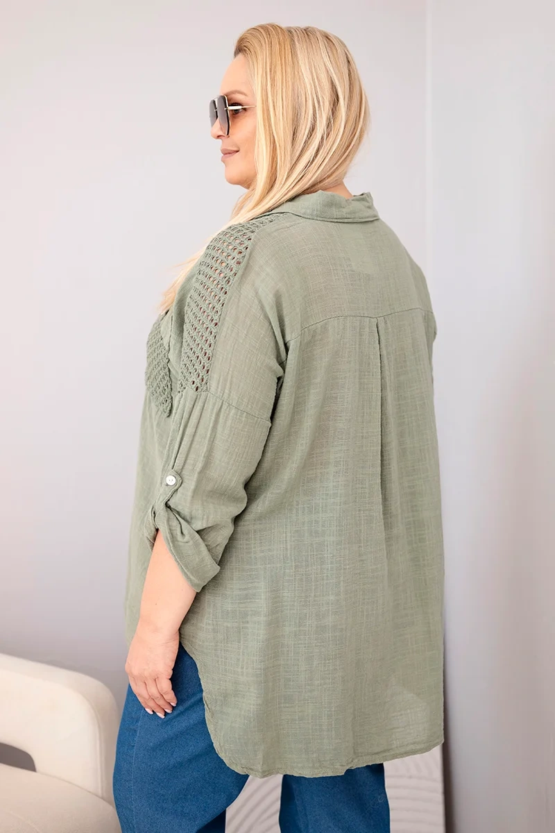 Koszula damska wiskozowa Plus Size z kołnierzykiem i koronkową wstawką khaki 3 Koszula damska wiskozowa Plus Size z kołnierzykiem i koronkową wstawką khaki - obrazek 3