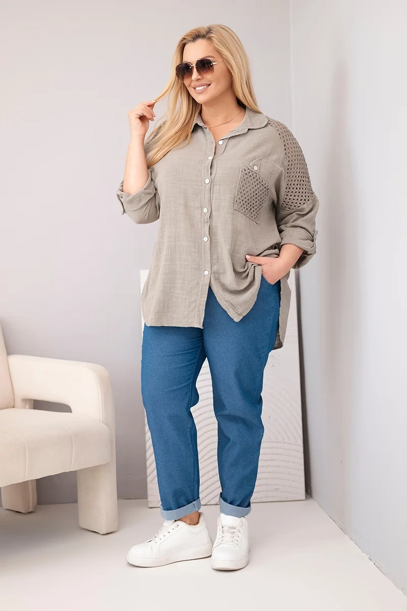 Koszula damska wiskozowa Plus Size z kołnierzykiem i koronkową wstawką fango 2 Koszula damska wiskozowa Plus Size z kołnierzykiem i koronkową wstawką fango - obrazek 2