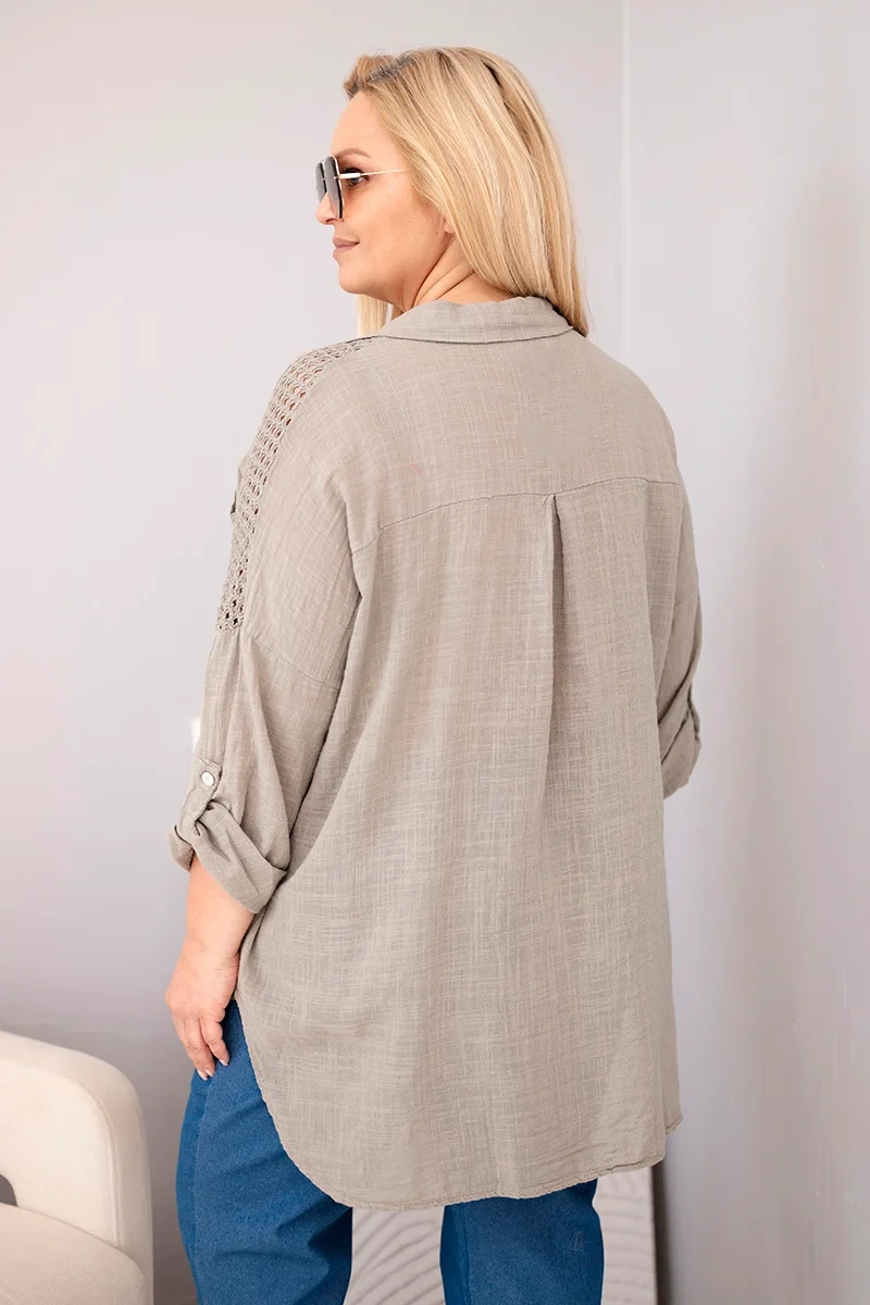 Koszula damska wiskozowa Plus Size z kołnierzykiem i koronkową wstawką fango 3 Koszula damska wiskozowa Plus Size z kołnierzykiem i koronkową wstawką fango - obrazek 3