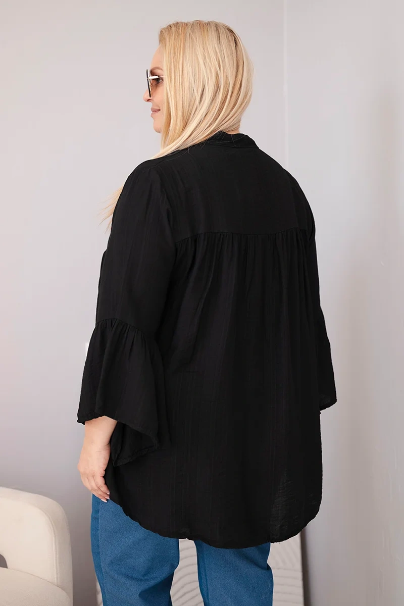 Bluzka damska wiskozowa Plus Size z falbaniastym rękawem i dekoltem V czarna 3 Bluzka damska wiskozowa Plus Size z falbaniastym rękawem i dekoltem V czarna - obrazek 3