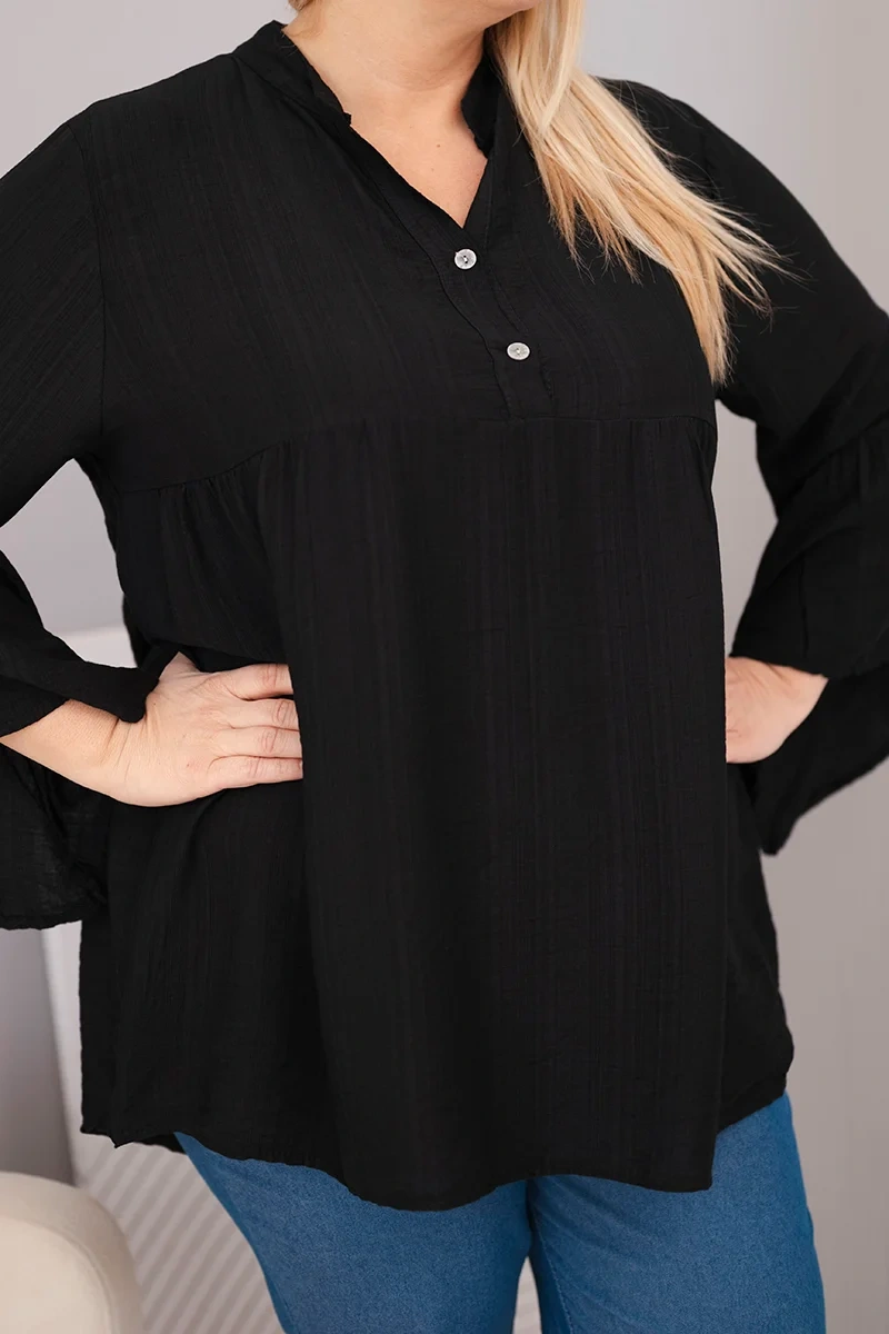 Bluzka damska wiskozowa Plus Size z falbaniastym rękawem i dekoltem V czarna 4 Bluzka damska wiskozowa Plus Size z falbaniastym rękawem i dekoltem V czarna - obrazek 4